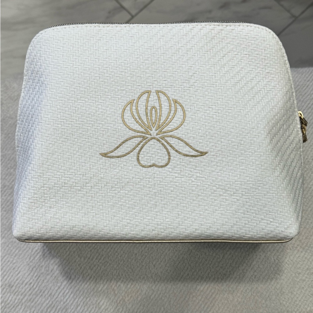 Elegant White Cosmetic Bag❣️